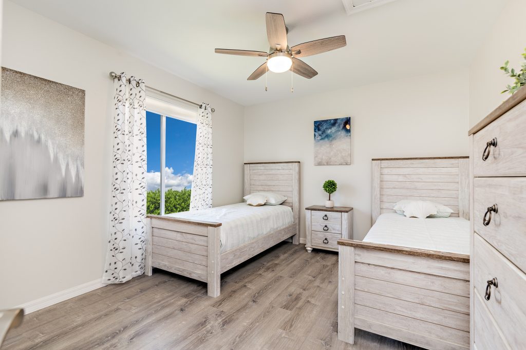 Image of twin beds in a cozy Viamar Health treatment room 2